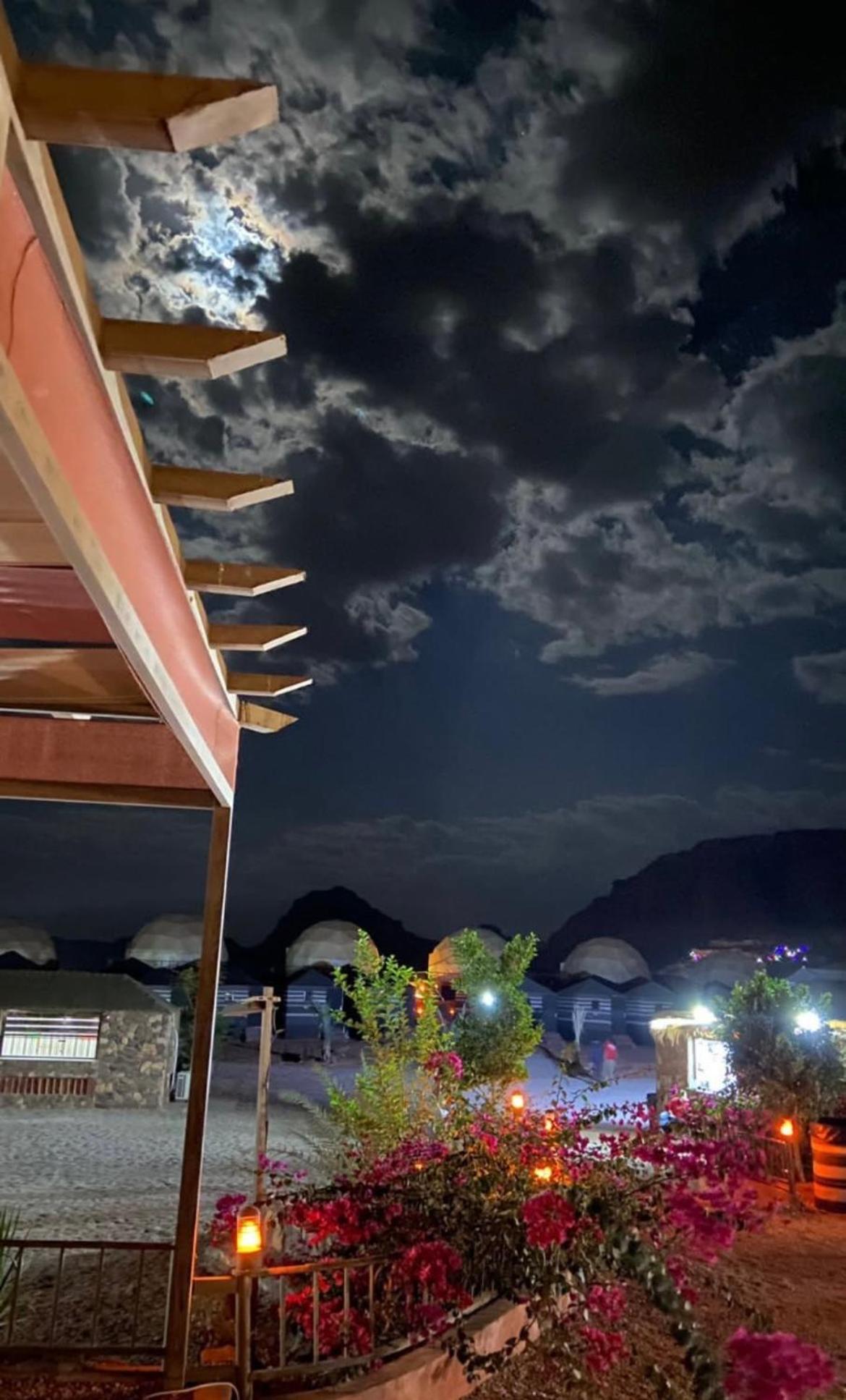 Wadi Rum Starlight Camp Hotel Екстериор снимка